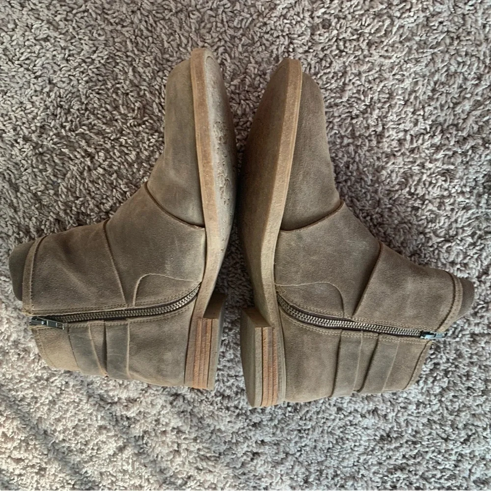 Born Moraga Brown Bootie Ankle Boots